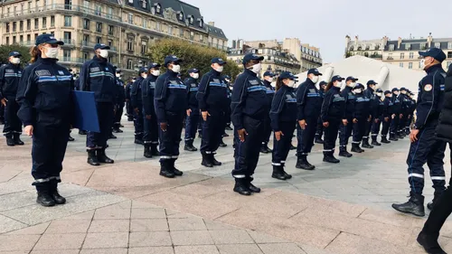 La ville de Paris déploie sa première promotion de la police...